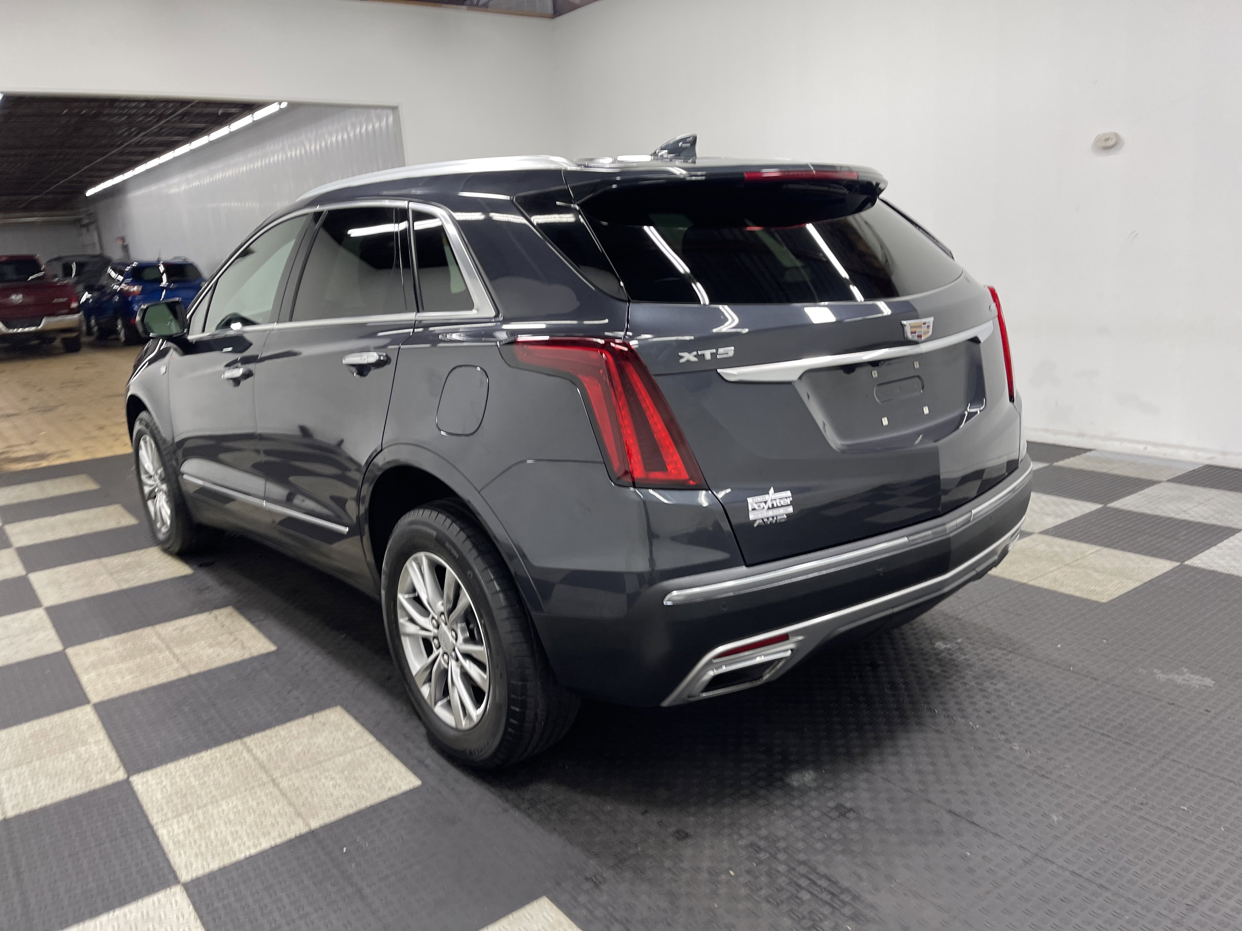 Used 2022 Cadillac XT5 Premium Luxury image 2