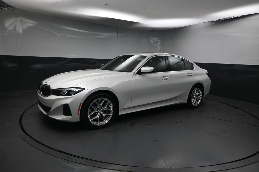 Used 2025 BMW 330i xDrive Sedan w/ Convenience Package AWD/4WD image 4