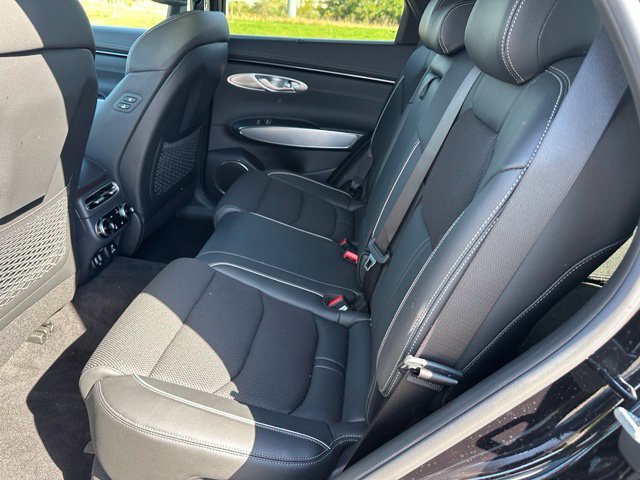 Used 2024 Genesis GV70 2.5T w/ Sport Prestige Package AWD/4WD image 14