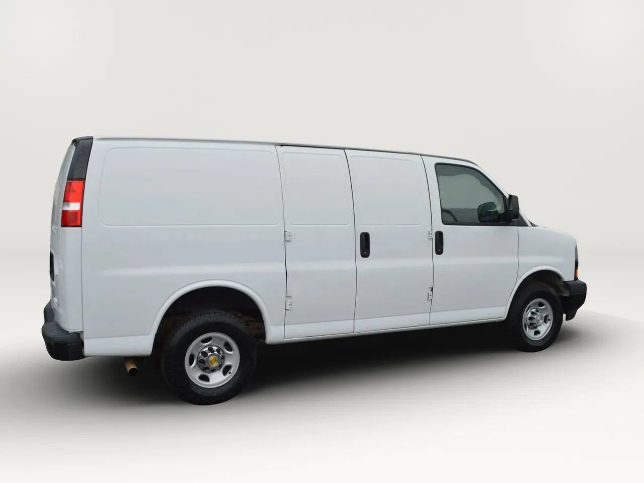 Used 2021 Chevrolet Express 2500 Regular Van 3D w/ Driver Convenience Package image 7