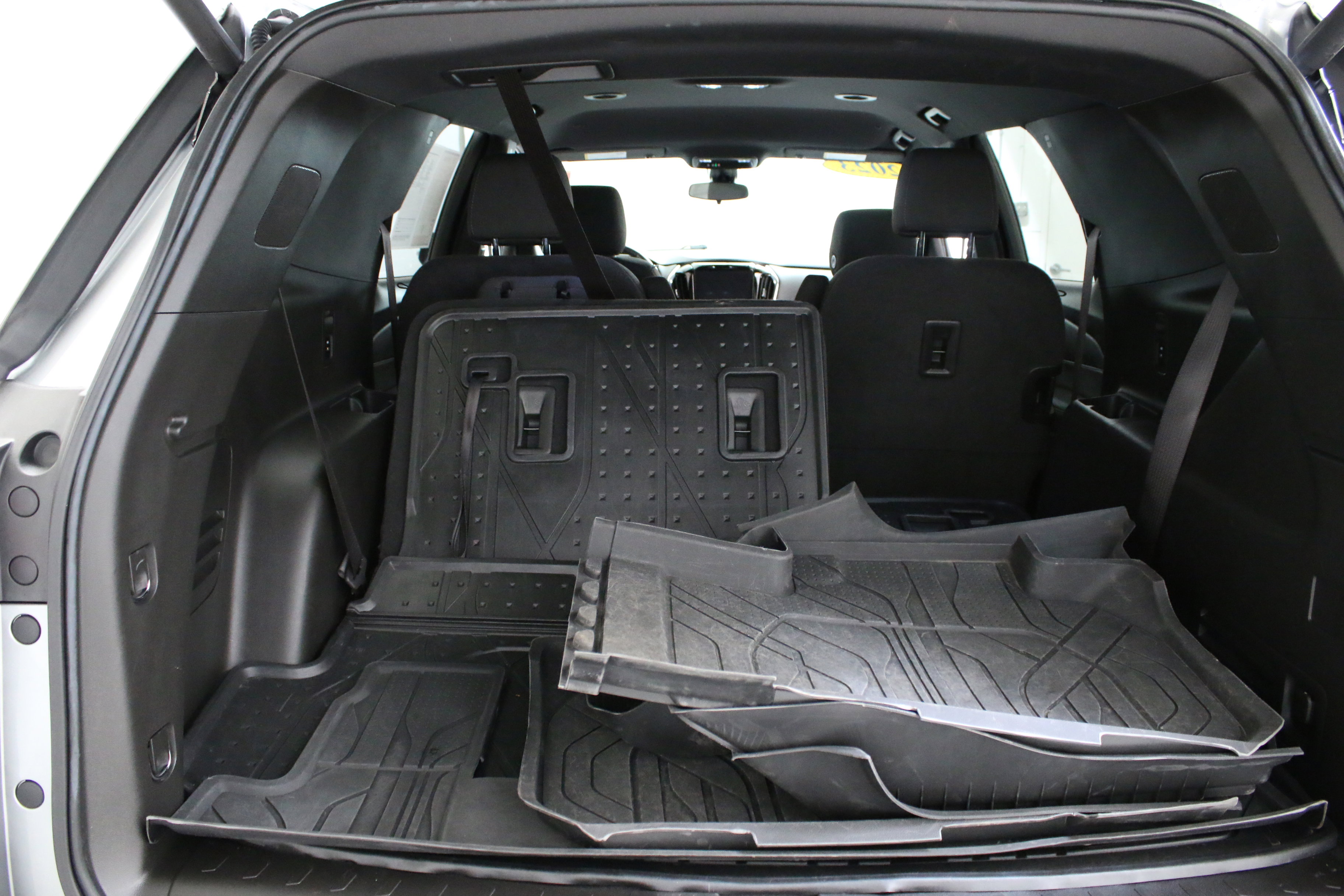 Used 2023 Chevrolet Traverse LT w/ LPO, Floor Liner Package AWD/4WD image 29