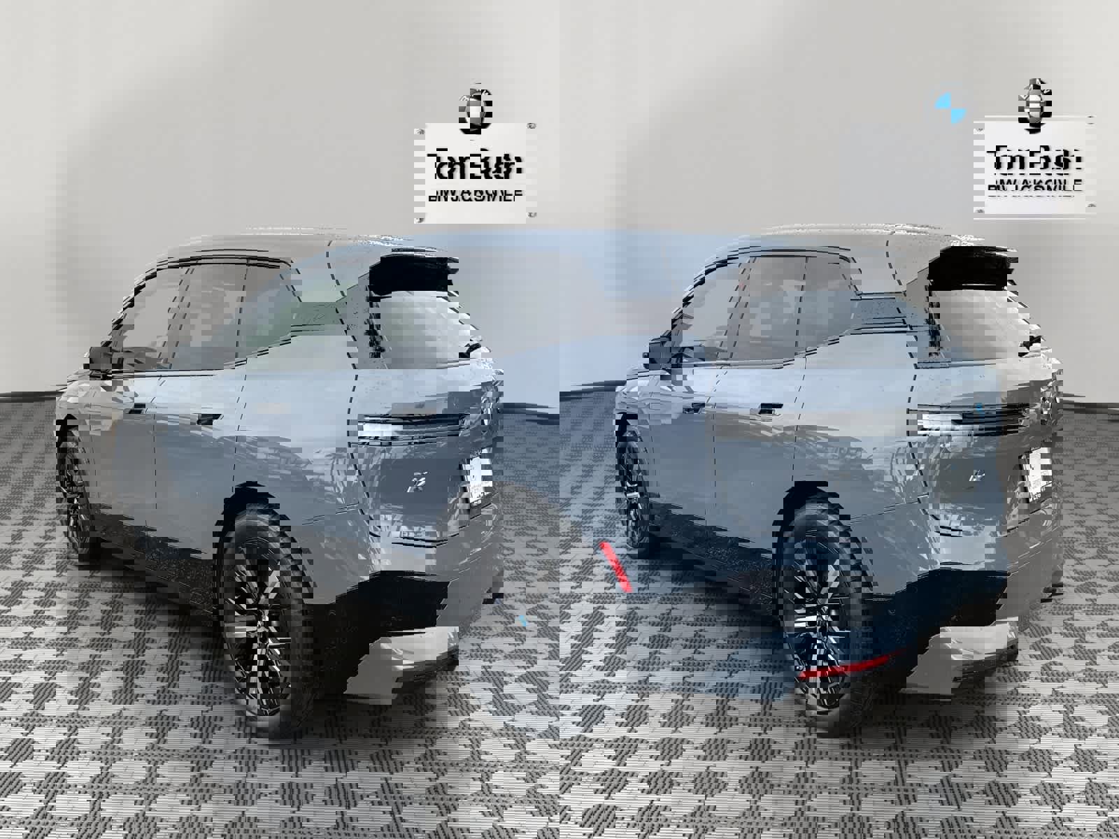 Certified 2025 BMW iX xDrive50 image 5