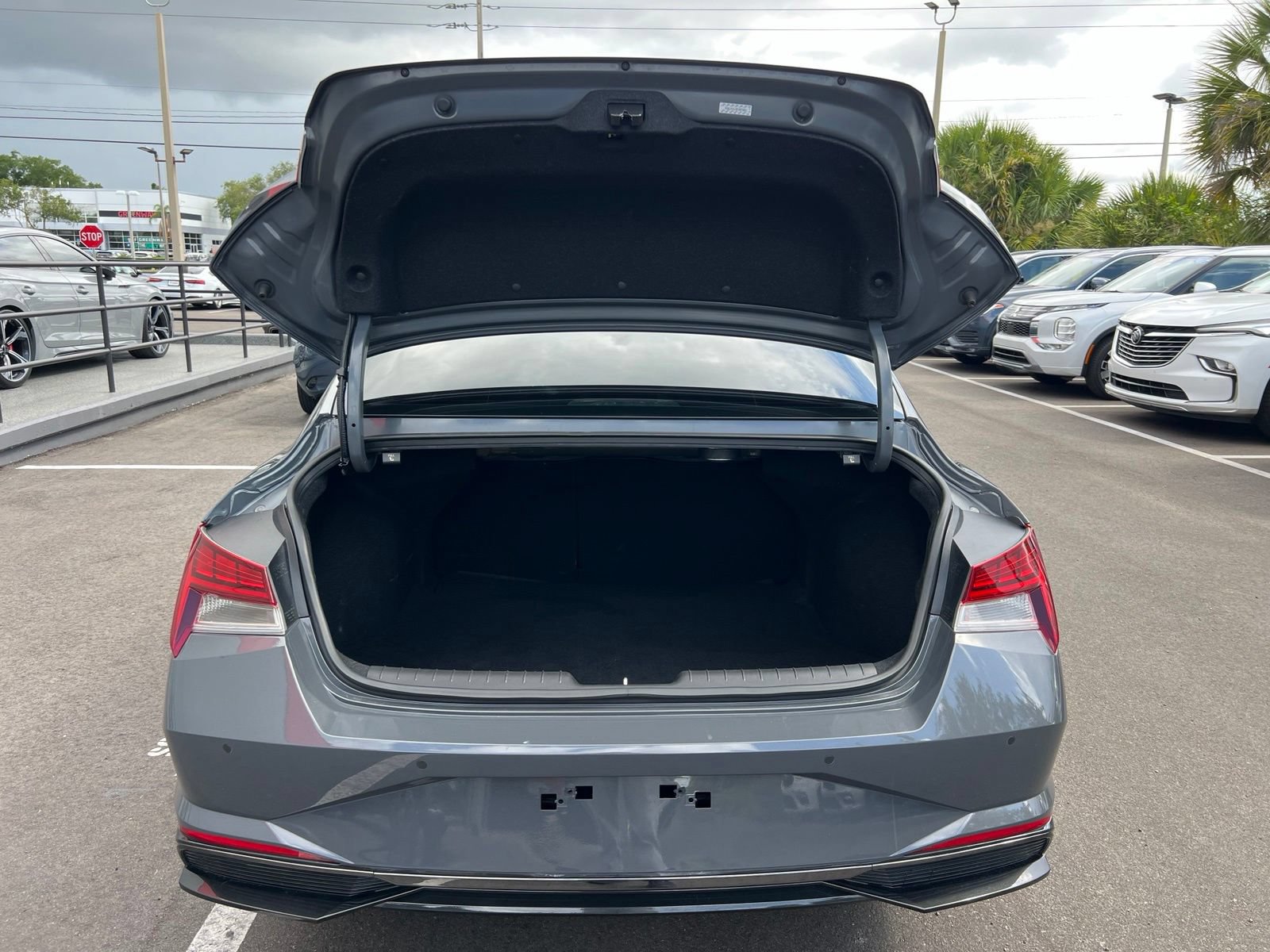 Used 2023 Hyundai Elantra Limited FWD image 18