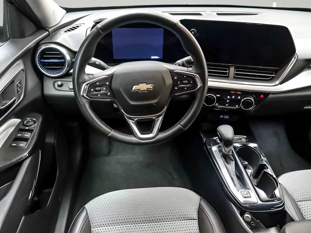 Used 2025 Chevrolet Trax LT w/ LT Convenience Package FWD image 12