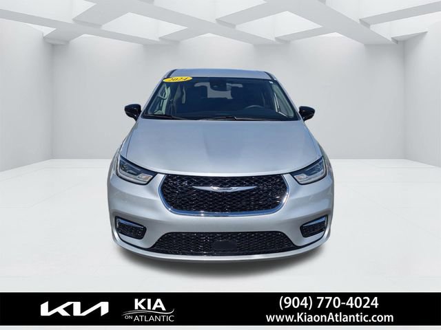 Used 2024 Chrysler Pacifica Touring-L image 8