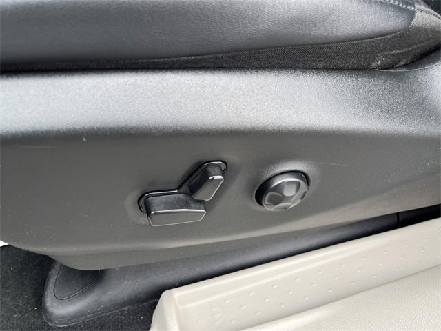 Used 2024 Chrysler Pacifica Touring-L image 25