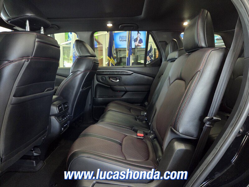 Used 2025 Honda Pilot Black Edition image 8