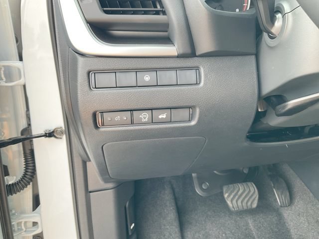 New 2026 Nissan Rogue SV w/ Cold Weather Package AWD/4WD image 19
