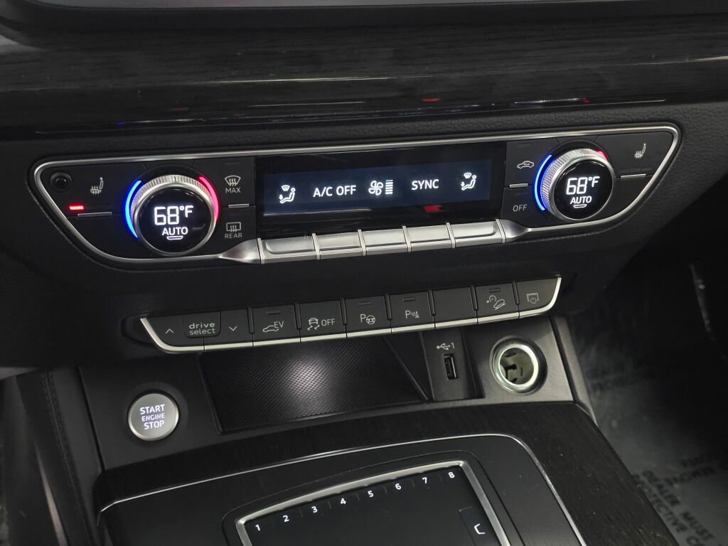 Used 2020 Audi Q5 e Prestige w/ Prestige Package image 16