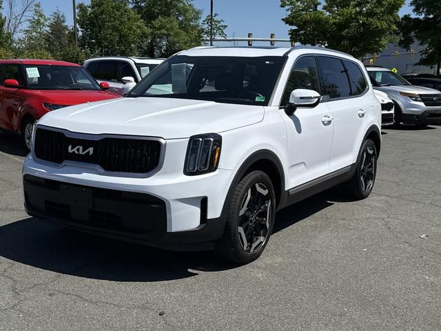 Used 2023 Kia Telluride EX w/ EX Captain's Chair Package image 5