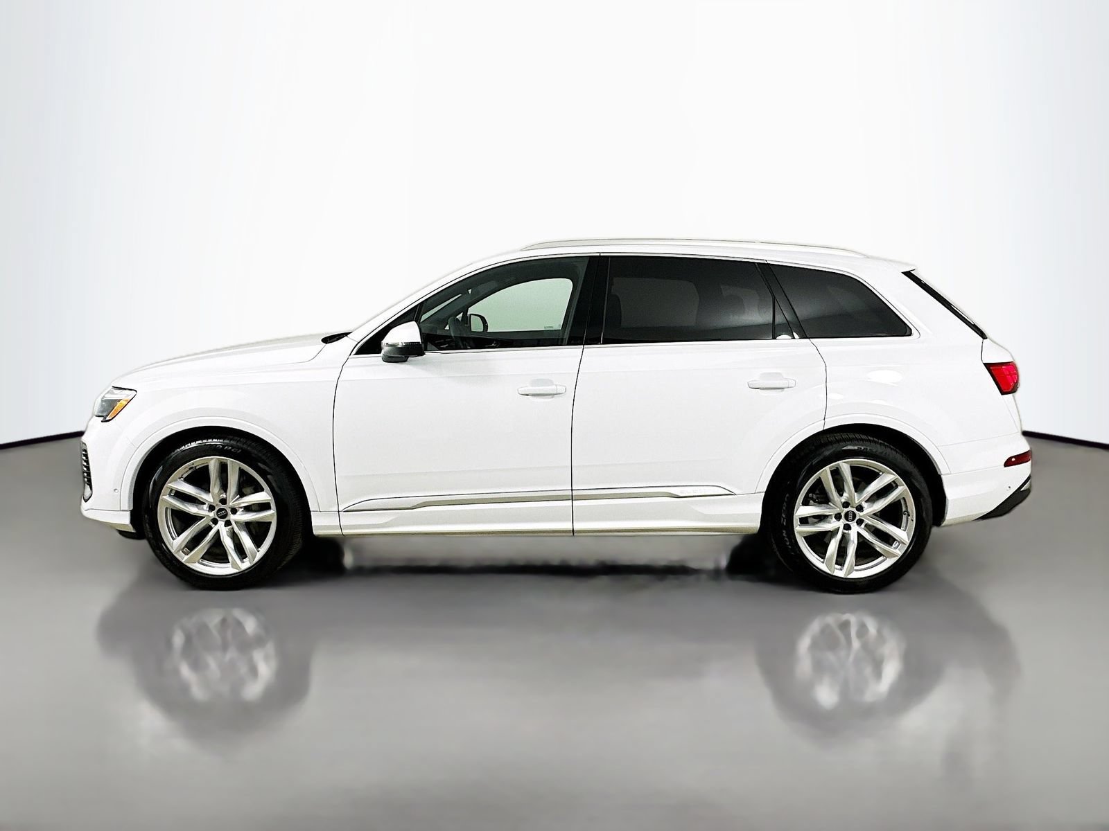 Used 2025 Audi Q7 3.0T Premium Plus w/ Premium Plus Package AWD/4WD image 8