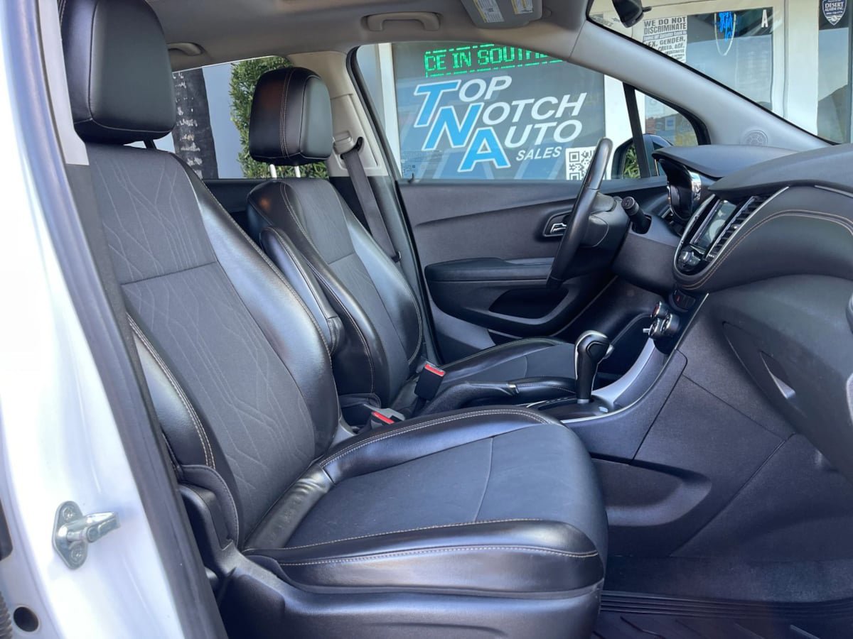 Used 2020 Chevrolet Trax LT w/ Sun & Sound Package image 23