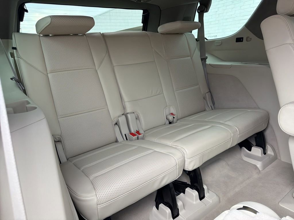 Used 2022 Cadillac Escalade Premium Luxury Platinum w/ Heavy-Duty Trailer Package image 12