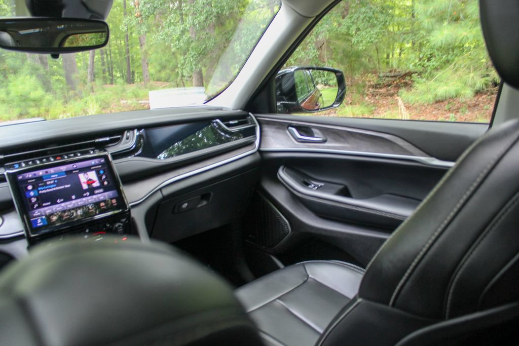 Used 2023 Jeep Grand Cherokee 4WD 4xe image 23