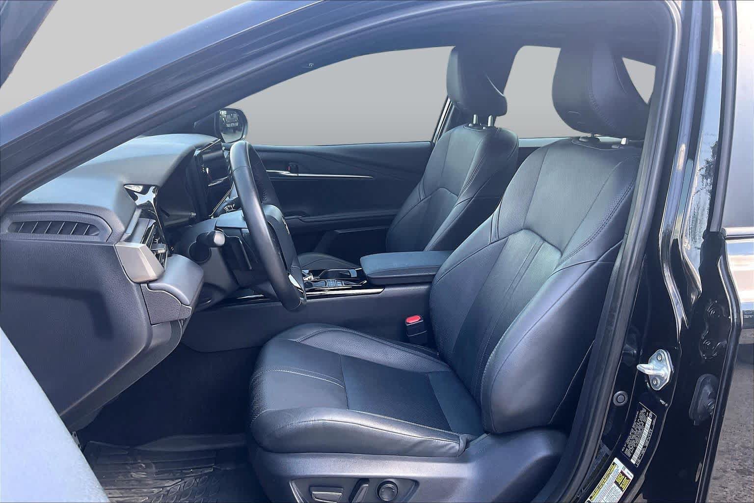 Used 2025 Toyota Camry XSE FWD image 8