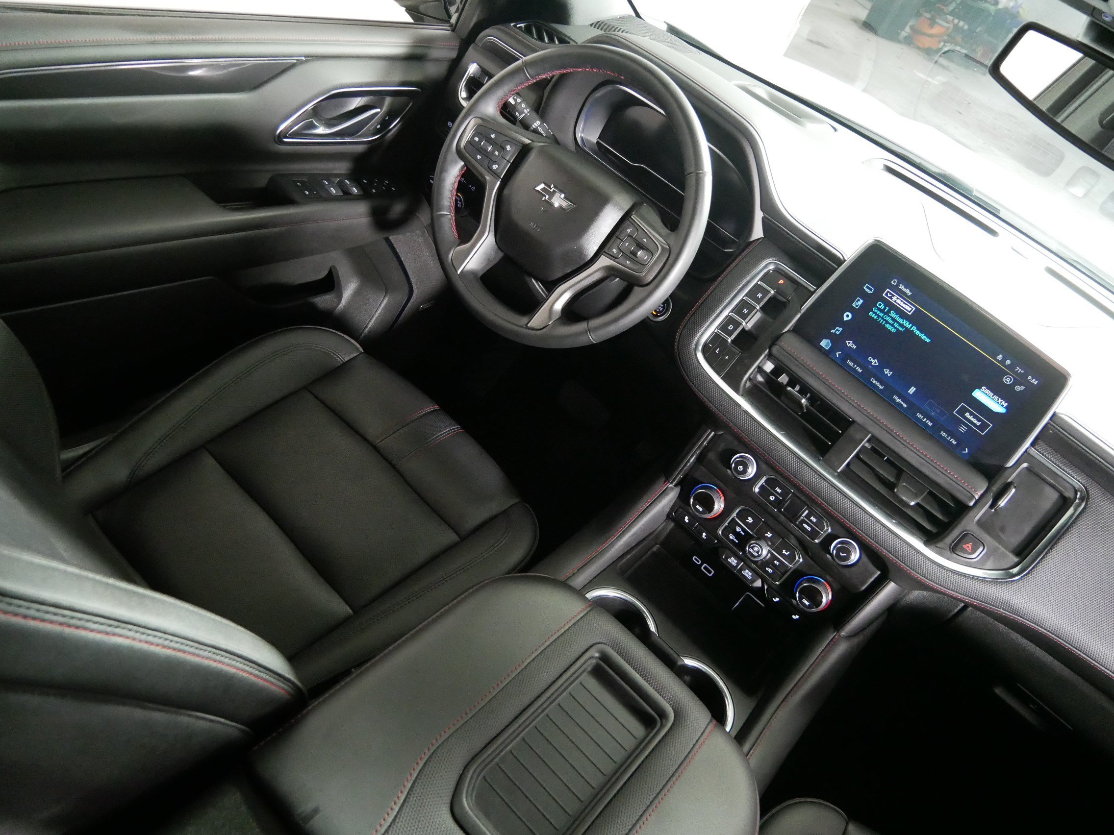 Used 2024 Chevrolet Suburban RST w/ Luxury Package AWD/4WD image 9