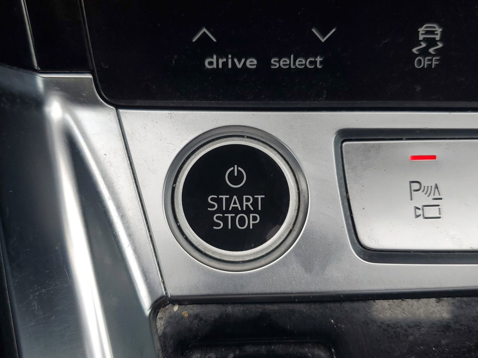 Used 2023 Audi e-tron Premium Plus w/ Premium Plus Package AWD/4WD image 28