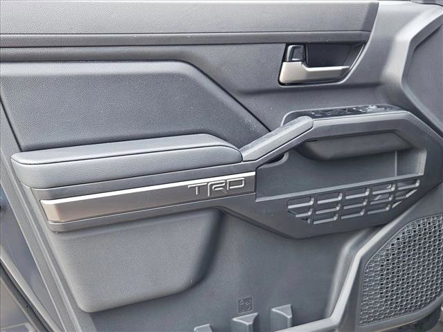 Used 2025 Toyota Tacoma TRD Sport AWD/4WD image 9