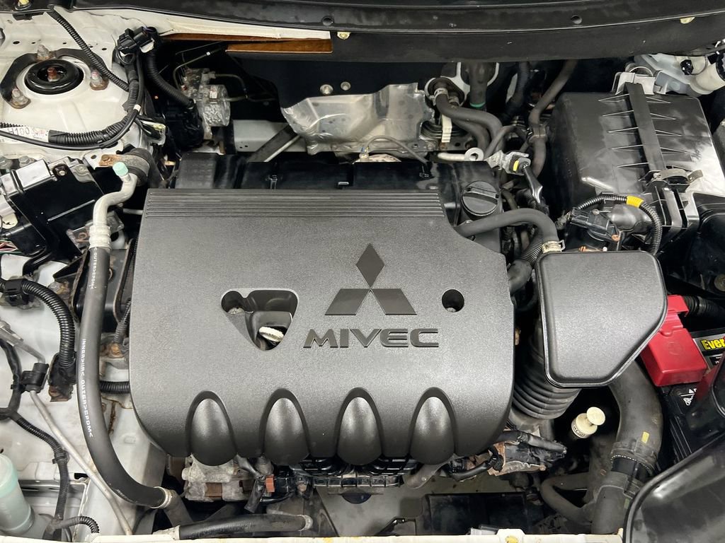 Used 2016 Mitsubishi Outlander SE image 24