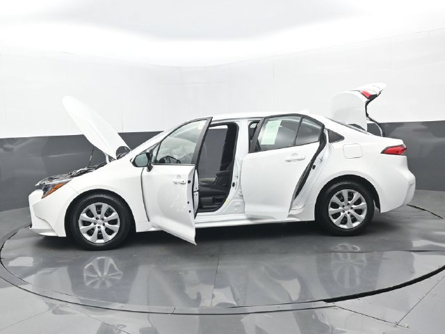 Used 2025 Toyota Corolla LE FWD image 33