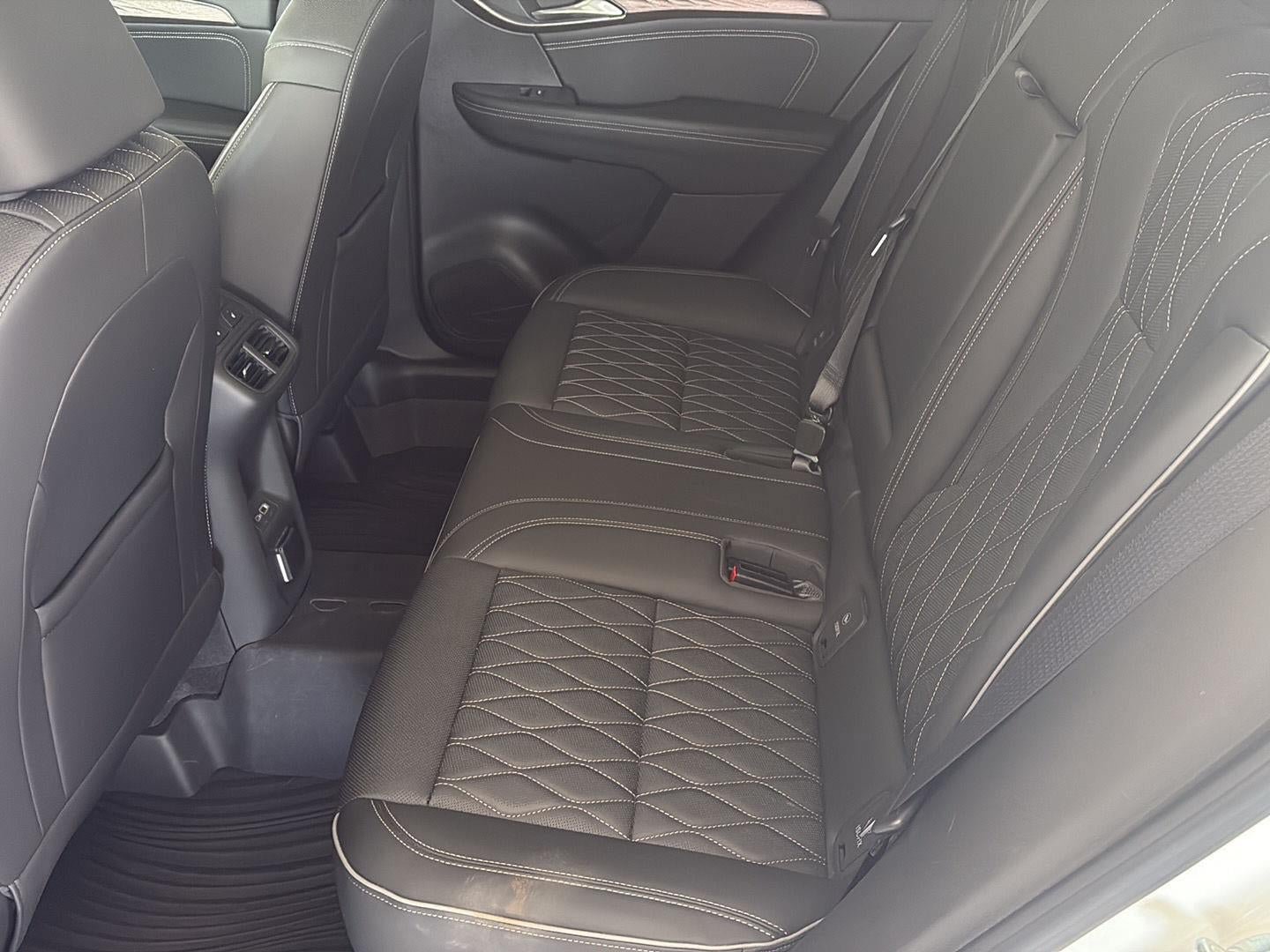 Used 2023 Buick Envision Avenir AWD/4WD image 8