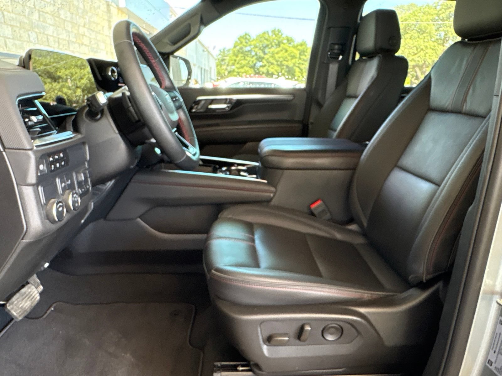 Used 2025 Chevrolet Tahoe RST w/ Comfort Package RWD image 14