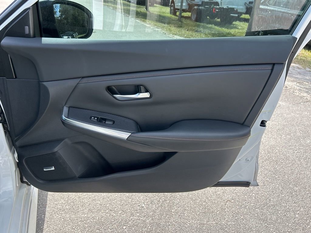 Used 2021 Nissan Sentra SR w/ SR Premium Package image 41