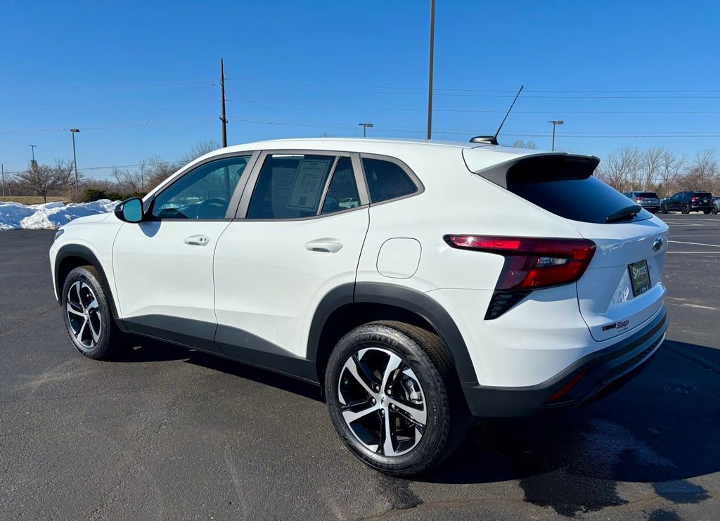 Used 2024 Chevrolet Trax RS w/ Driver Confidence Package image 5