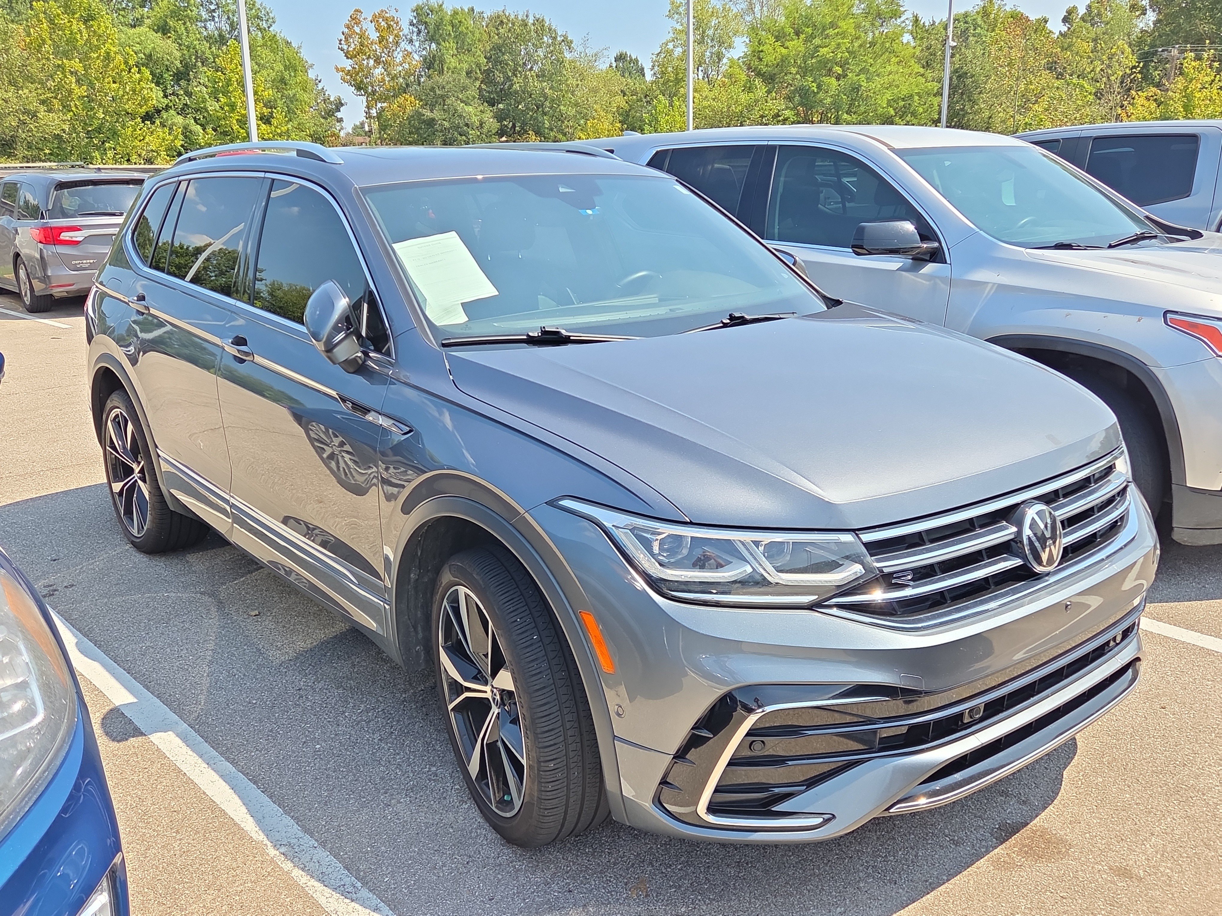 Used 2022 Volkswagen Tiguan SEL R-Line AWD/4WD image 2