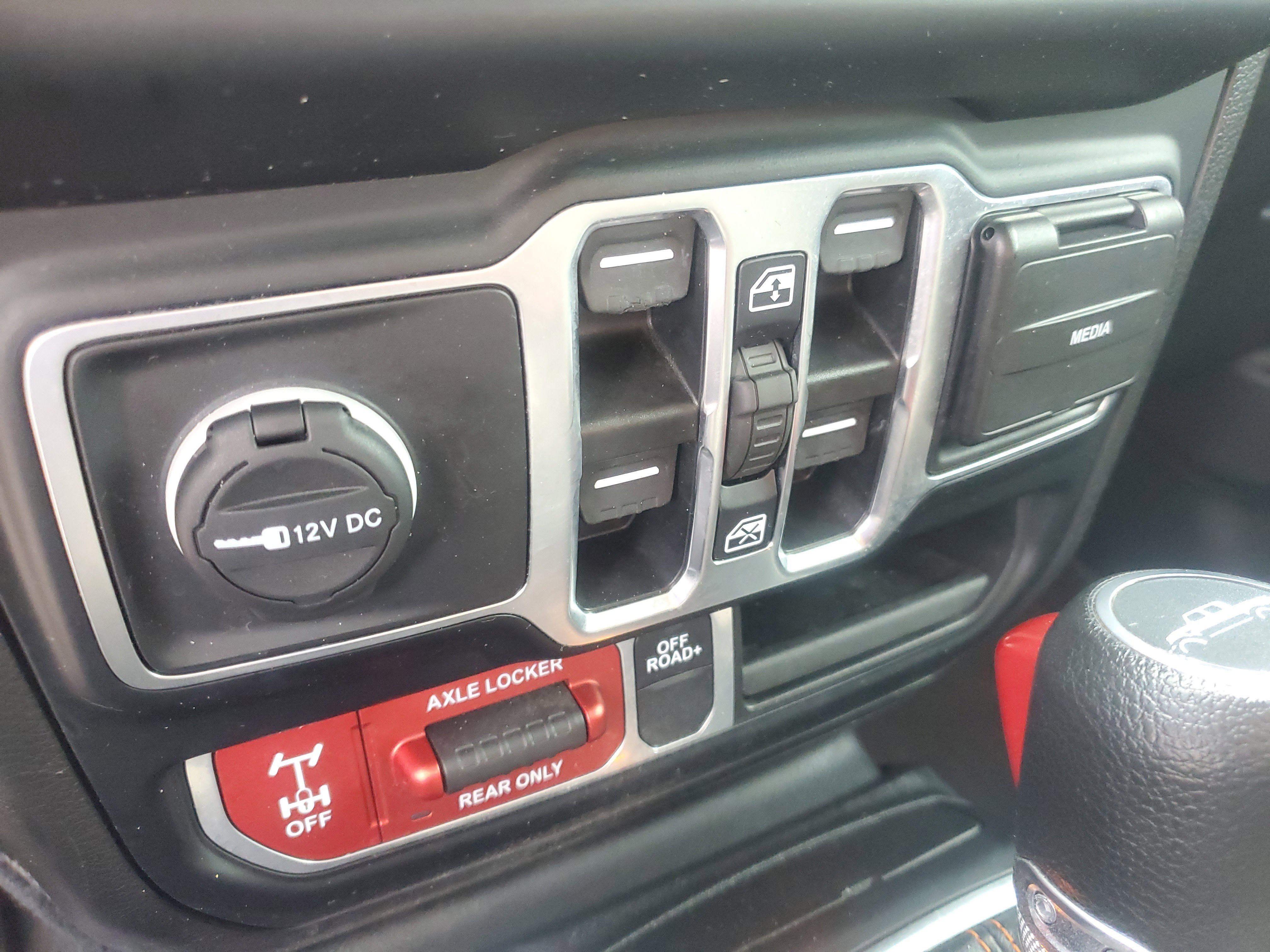 Used 2023 Jeep Gladiator Mojave w/ Cold Weather Group AWD/4WD image 20