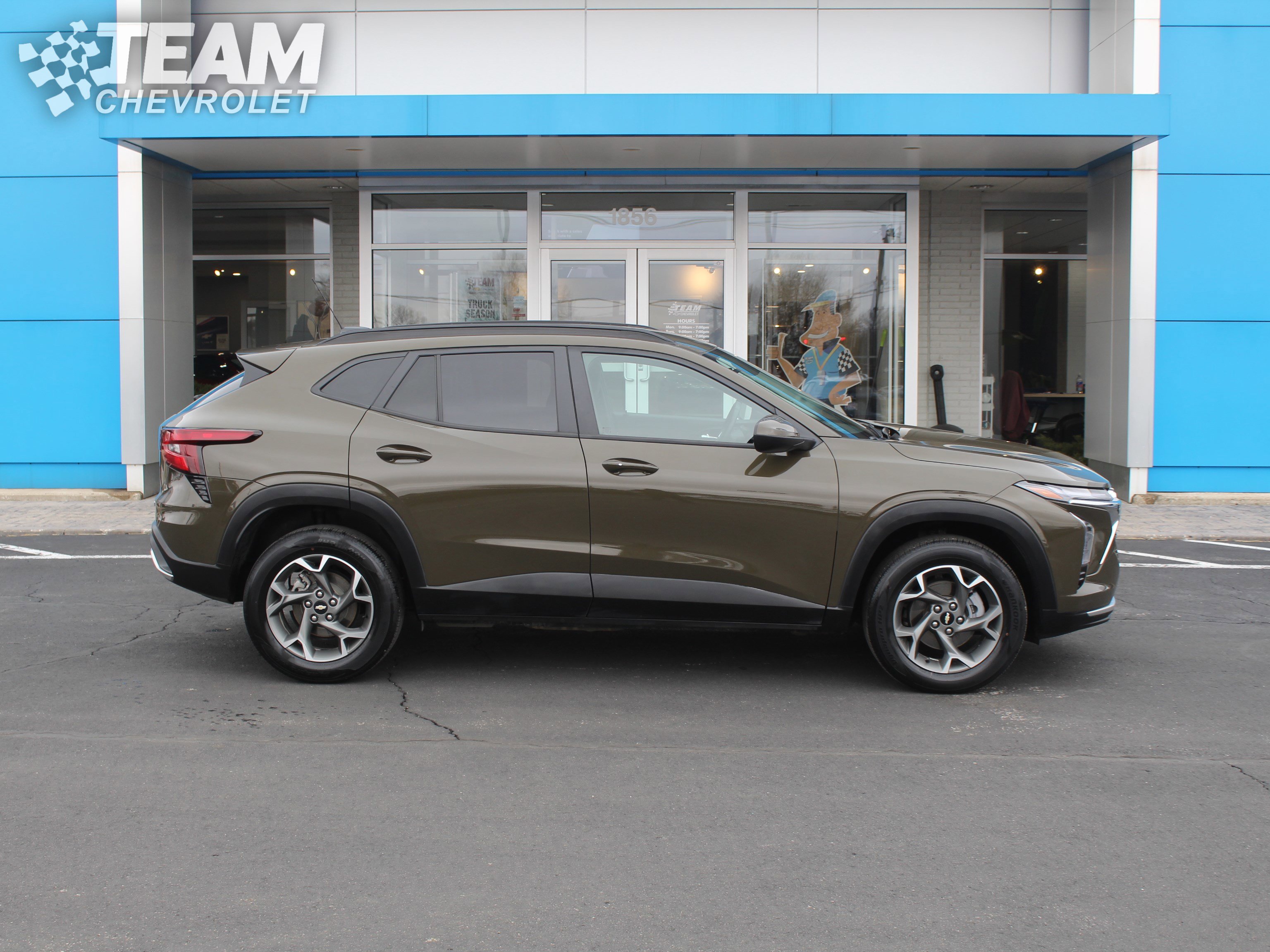 Certified 2024 Chevrolet Trax LT w/ Driver Confidence Package image 3