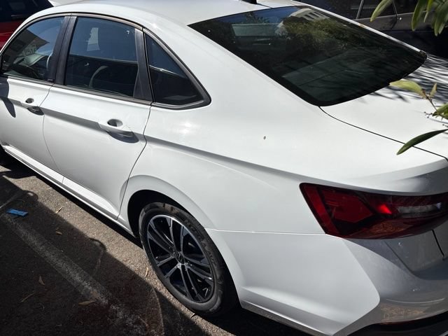 Used 2025 Volkswagen Jetta Sport FWD image 5