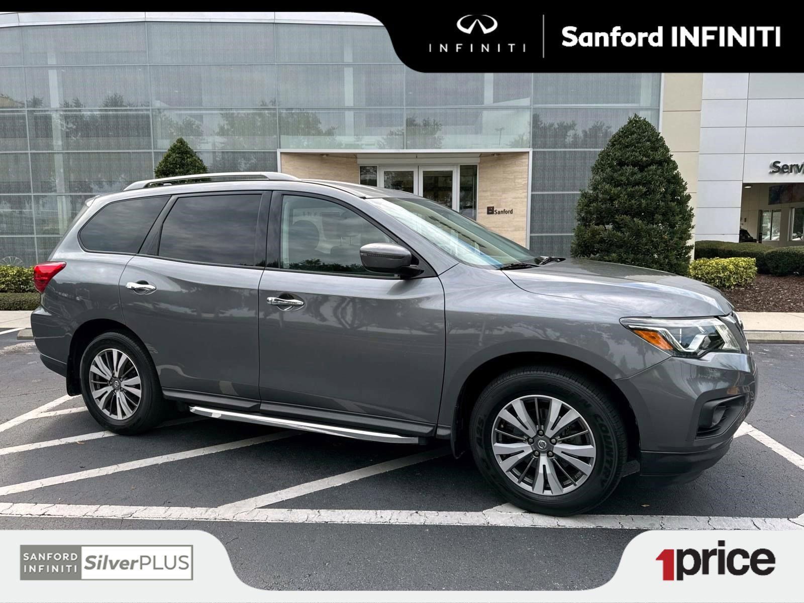 Used 2020 Nissan Pathfinder SV image 1