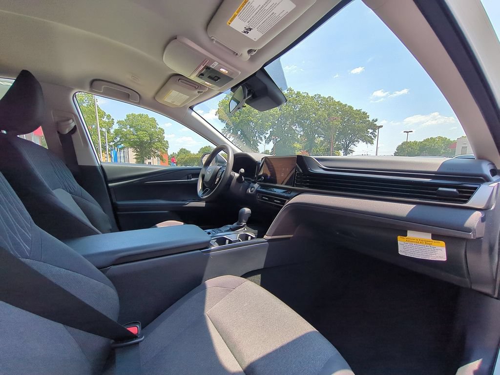 Used 2025 Toyota Camry LE FWD image 32