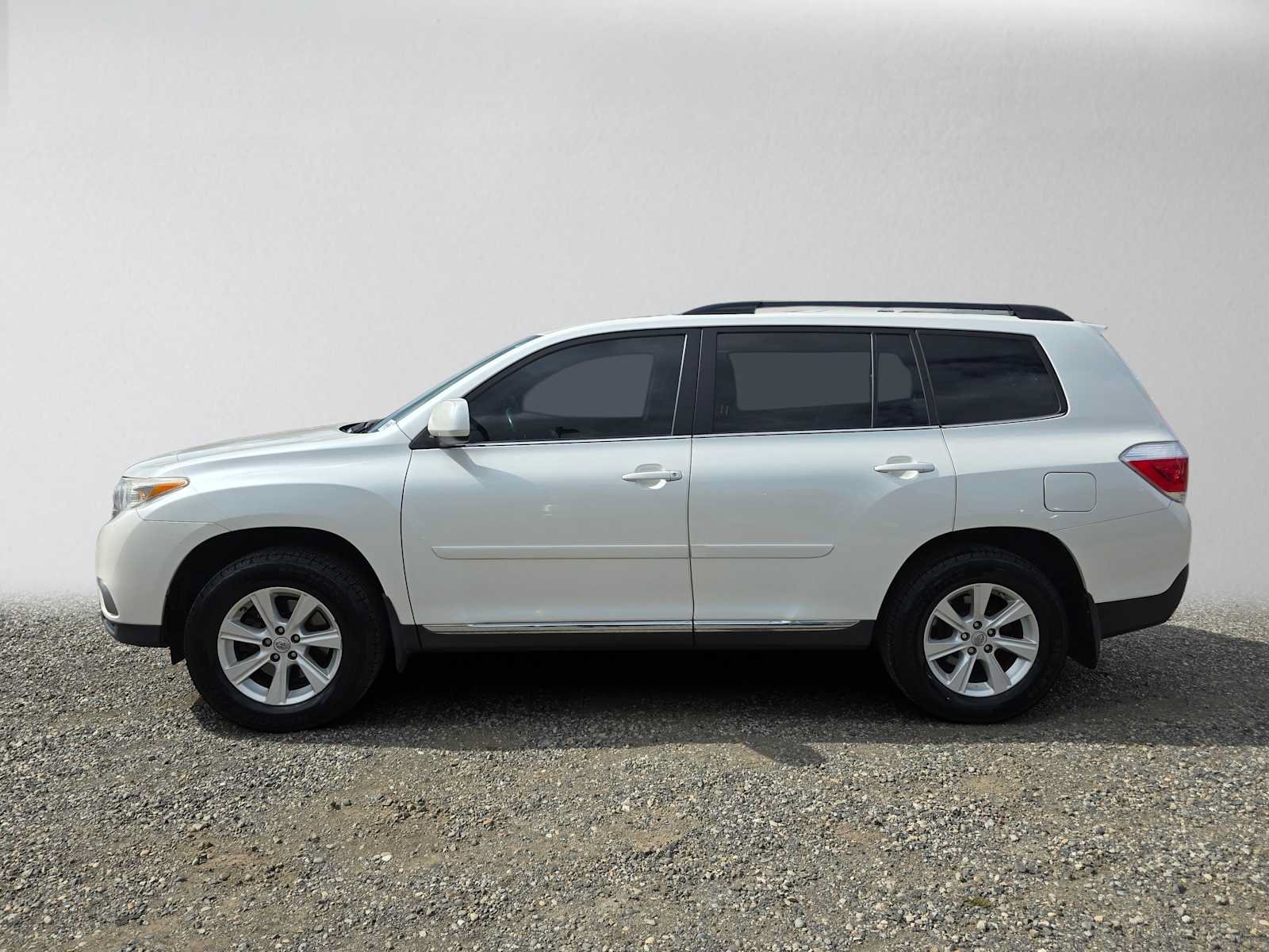 Used 2012 Toyota Highlander SE w/ Tow Pkg AWD/4WD image 6