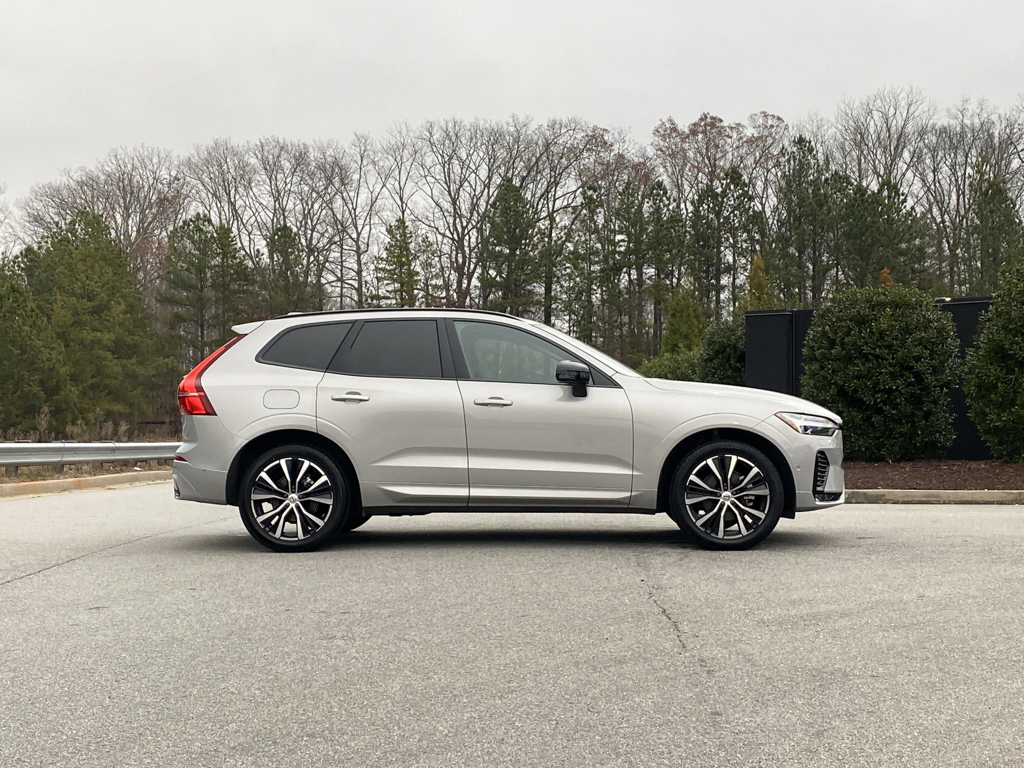 Used 2025 Volvo XC60 B5 Plus image 5