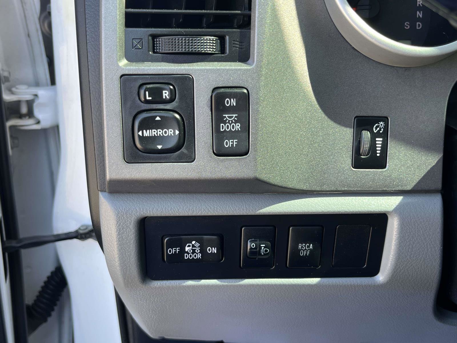 Used 2012 Toyota Tundra 4x4 CrewMax w/ SR5 Pkg image 11