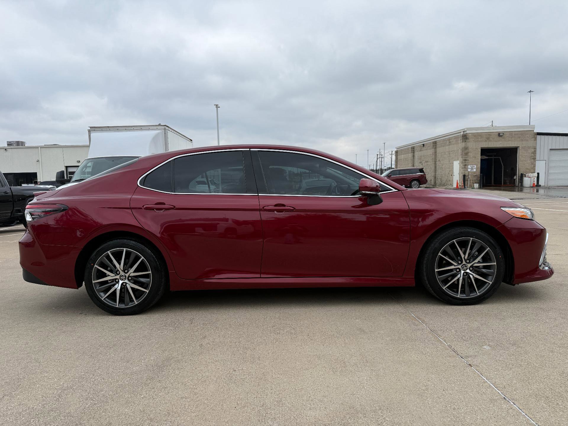 Used 2022 Toyota Camry XLE image 4