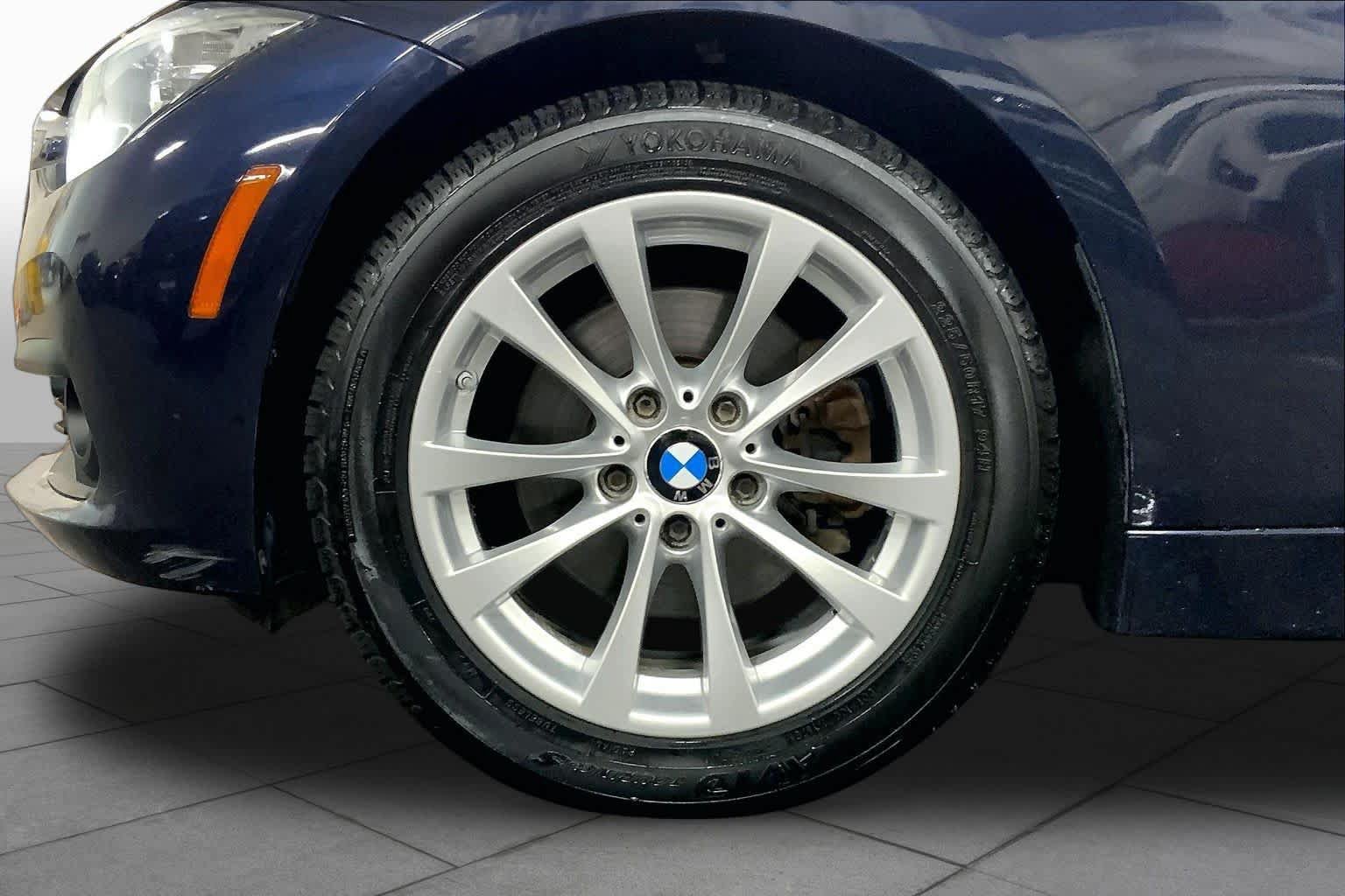 Used 2016 BMW 320i xDrive Sedan AWD/4WD image 11