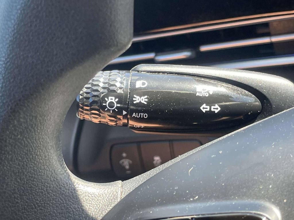 Used 2024 Hyundai Elantra SEL FWD image 28