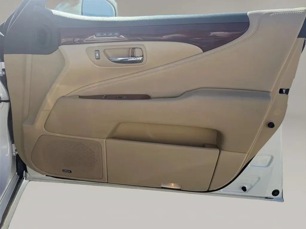 Used 2009 Lexus LS 460 w/ Comfort Pkg RWD image 32