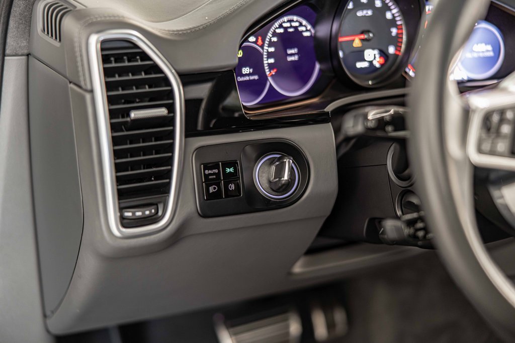 Used 2021 Porsche Cayenne GTS image 22