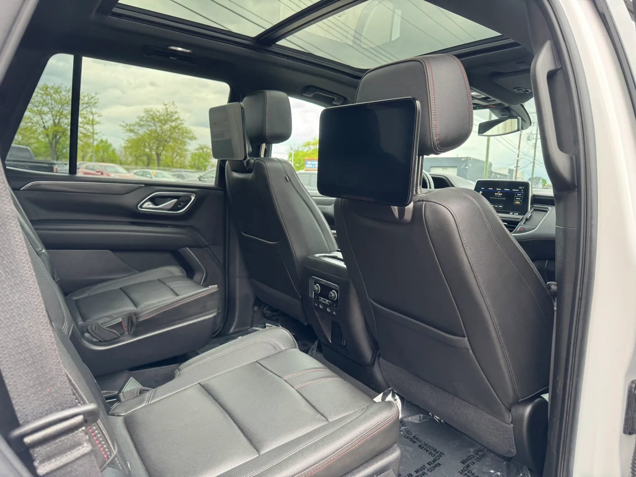 Used 2021 Chevrolet Tahoe RST w/ Luxury Package AWD/4WD image 23