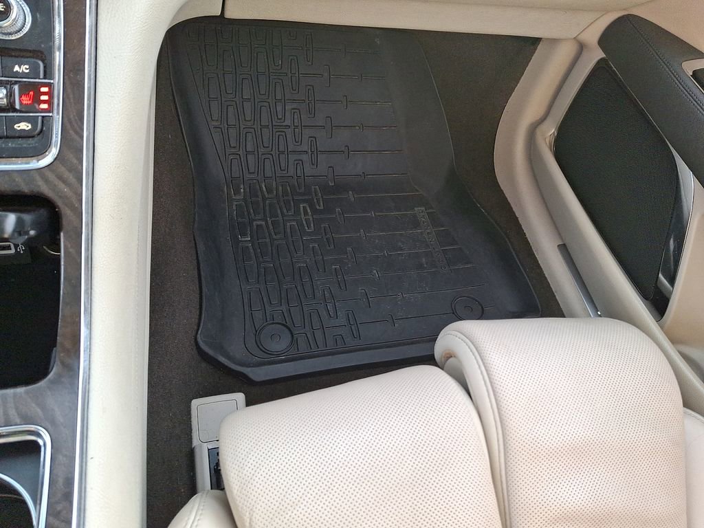 Used 2020 Lincoln Continental Reserve image 28