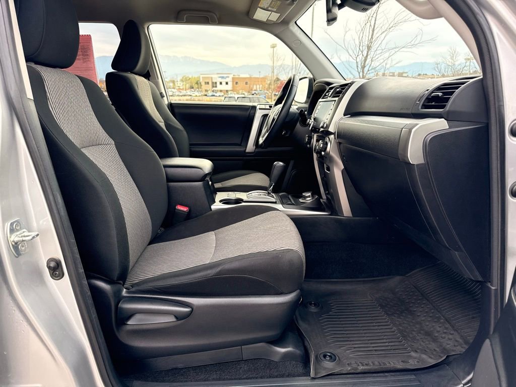 Used 2024 Toyota 4Runner SR5 AWD/4WD image 31