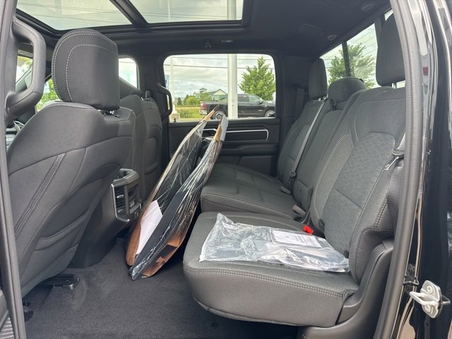 New 2026 RAM 1500 4x4 Crew Cab image 11
