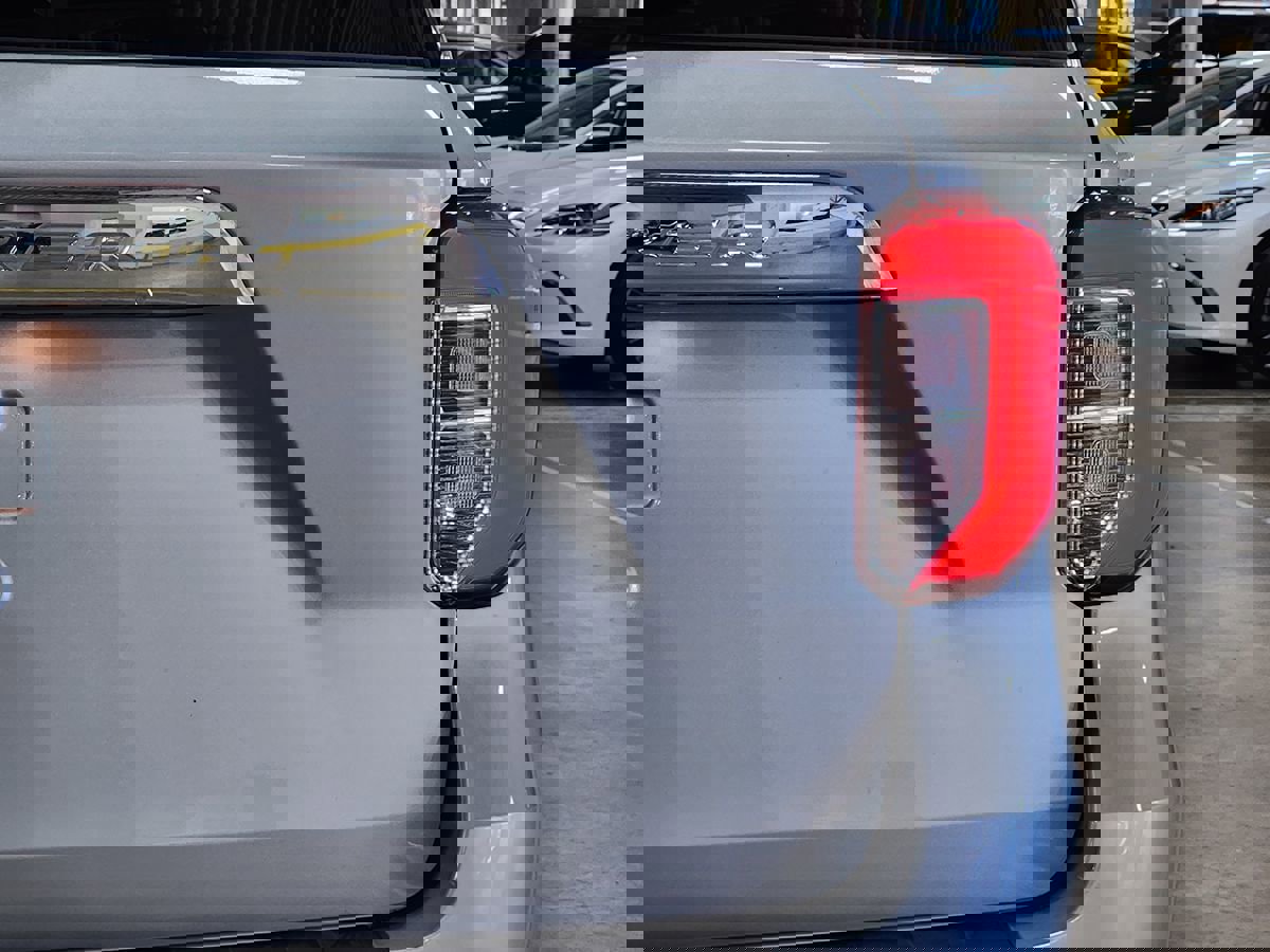 Used 2021 Ford Explorer XLT w/ Equipment Group 202A image 22