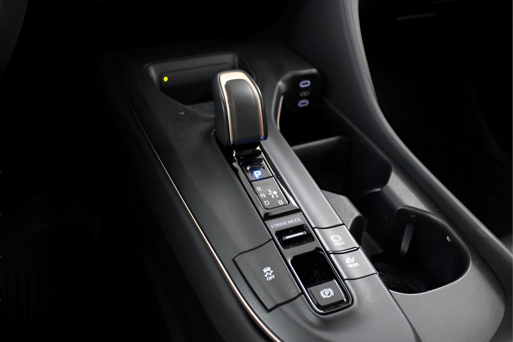 Used 2023 Toyota Crown Limited image 34