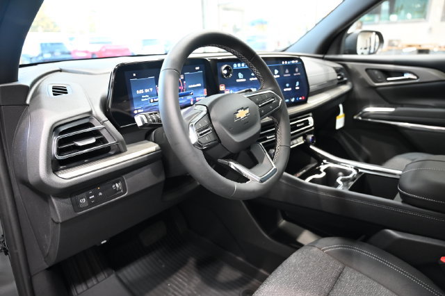 New 2027 Chevrolet Traverse LT w/ LPO, Floor Liner Package FWD image 22