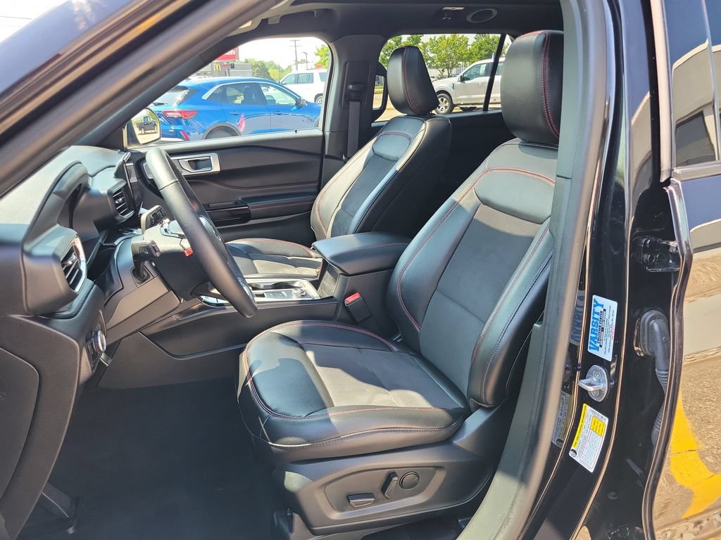 Used 2024 Ford Explorer ST-Line w/ Class IV Trailer Tow Package AWD/4WD image 7